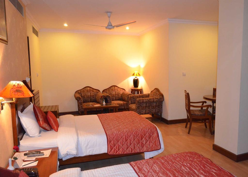 Hotel Grand Sartaj New Delhi Exterior foto